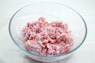 Фаршированные перцы мясом и рисом в кастрюле