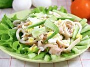 Рецепт салата с кальмарами