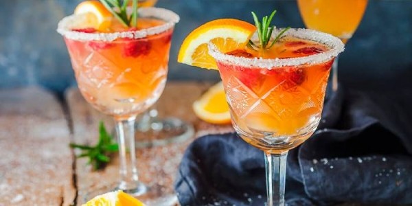 9 рецептов алкогольных коктейлей для веселой компании