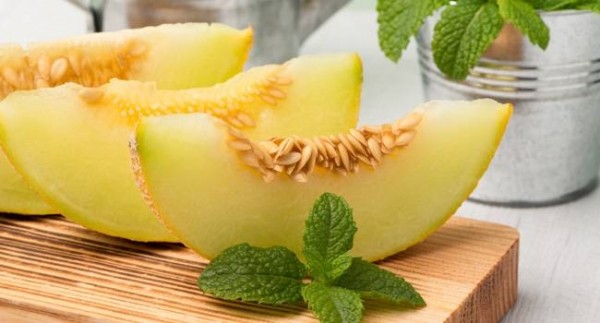 Врач рассказал, для кого дыни под запретом