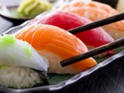 Каковы особенности и секреты при приготовлении суши?