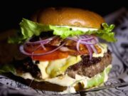 Бургеры – разнообразие вкусов и высокое качество в бургер баре «Black Market»