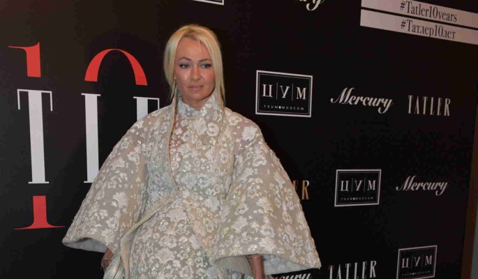 "Дорогая мамаша": Рудковская выбрала наряд Dior для прогулок с коляской