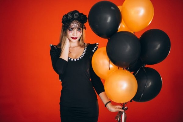Костюм на Хэллоуин, для которого нужно только черное платье