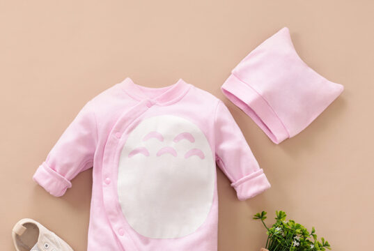 На что обратить внимание при выборе одежды для новорожденного