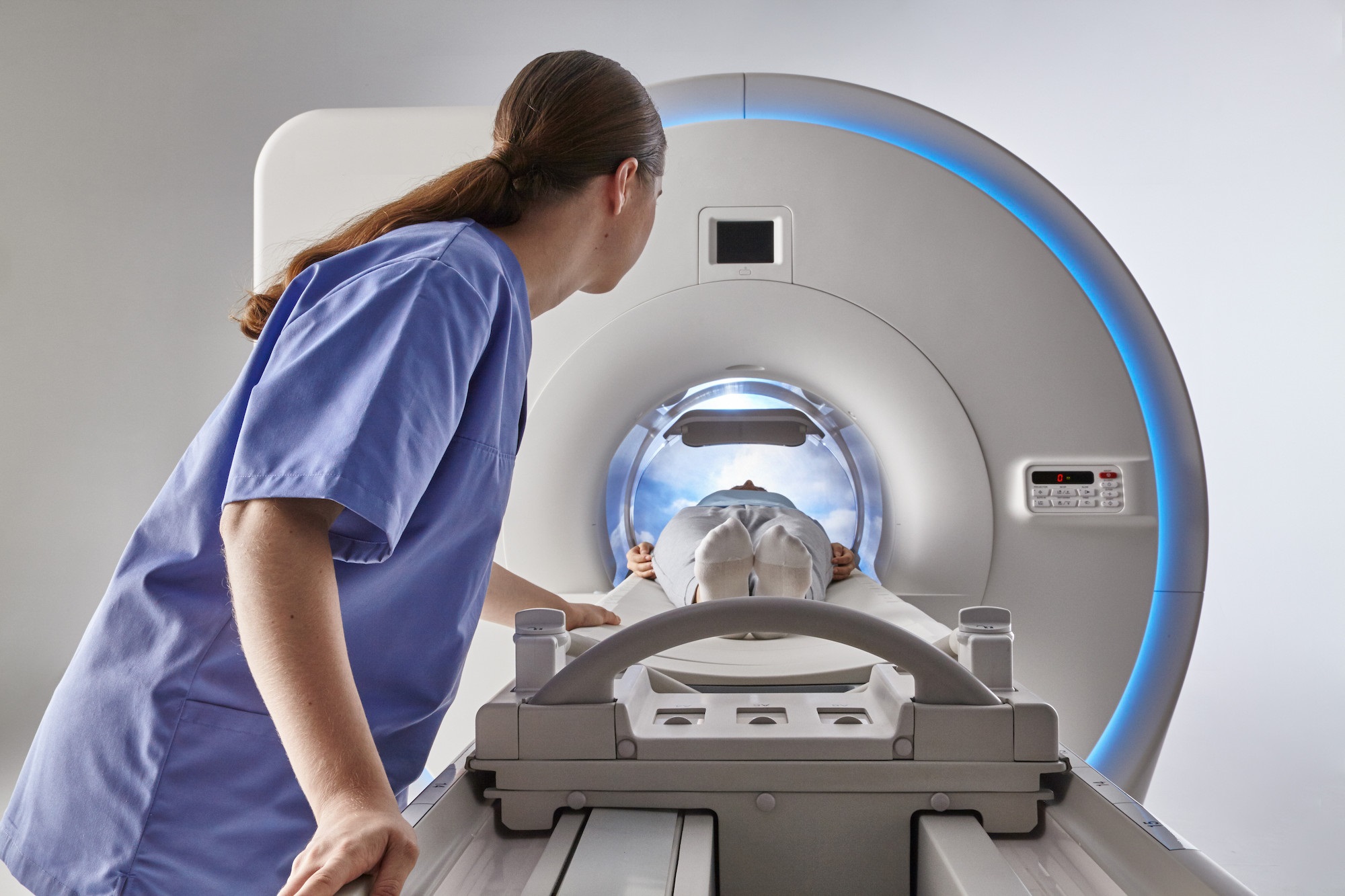 Мрт головного мозга в центре. Магнито-резонансная томография головного мозга. Toshiba EXCELART Vantage 1.5 т. Мрт аппарат Canon. Магниторезонансная томография (мрт).