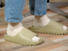 Adidas Yeezy Slide: с чем носить?