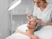 Что такое косметология: как выбрать косметолога, как часто посещать и какие процедуры стоит попробовать