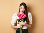 Сколько цветов дарить девушке? Полный гид для романтиков