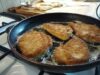 Куриная грудка в кляре на сковороде: простой рецепт