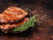 Запеченная свинина на ребрах в духовке