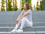 К чему снятся белые кроссовки женщине